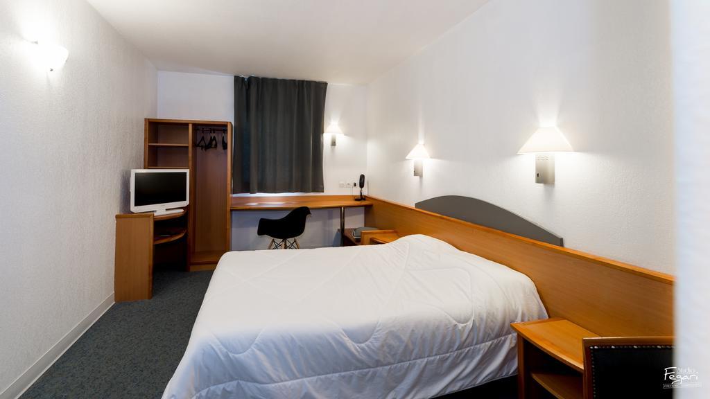 Hotel First Rodez 객실 사진